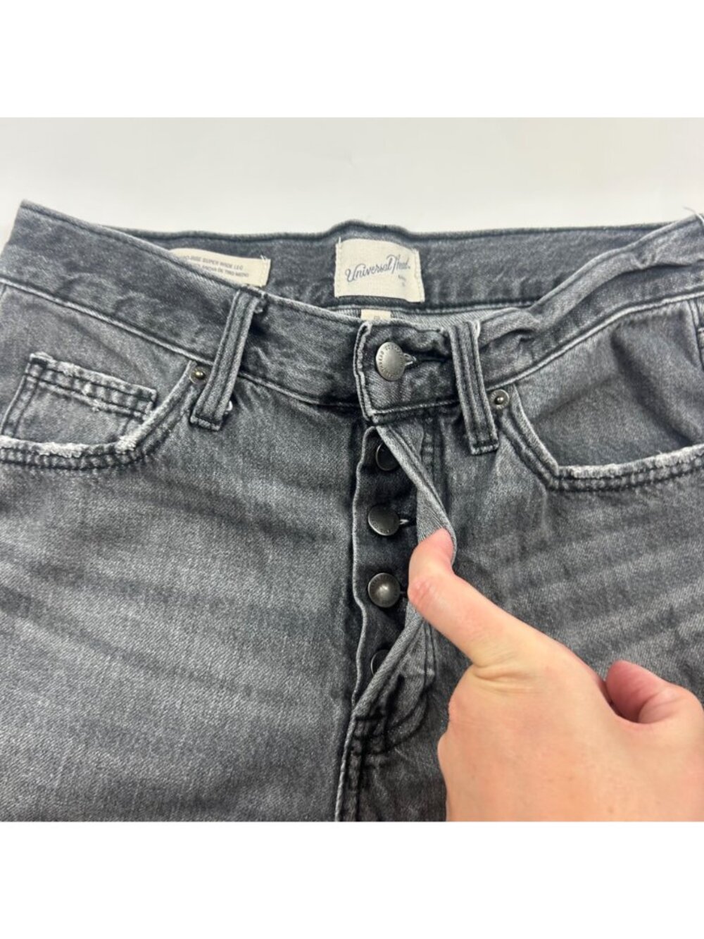 Universal Thread Washed Gray Distressed Denim Mid Rise Wide Leg Jeans 6R - Picture 3 of 7